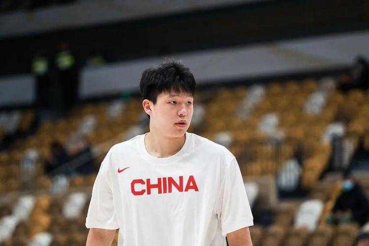 包含去年新秀二阵中锋今日面对杨瀚森11投仅1中的词条