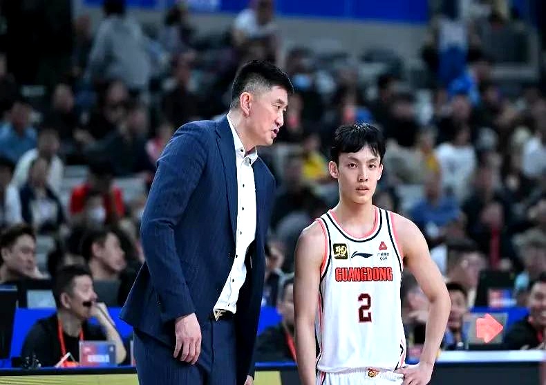 华体会全站-上海男篮客场逆转福建队获胜