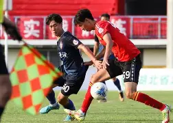 金昌新凯踢球风格大胆，奋勇拼搏