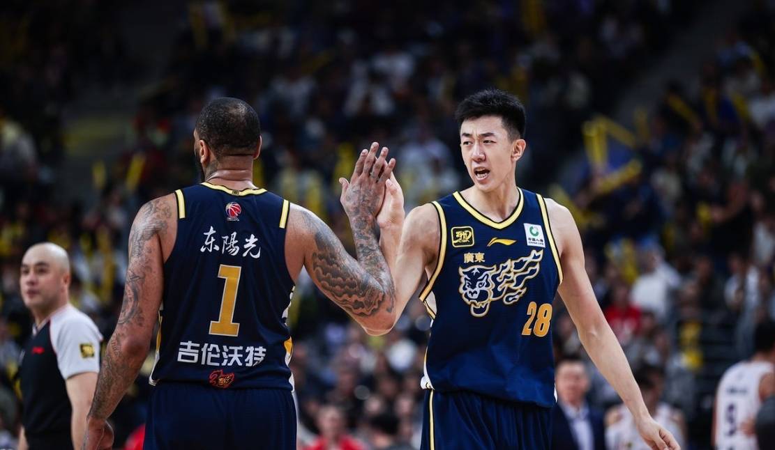 广东男篮在比赛中以大胜告终